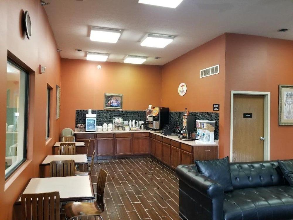 ホテル スーパー 8 バイ ウィンダム ベルフォンテーン Bellefontaine エクステリア 写真