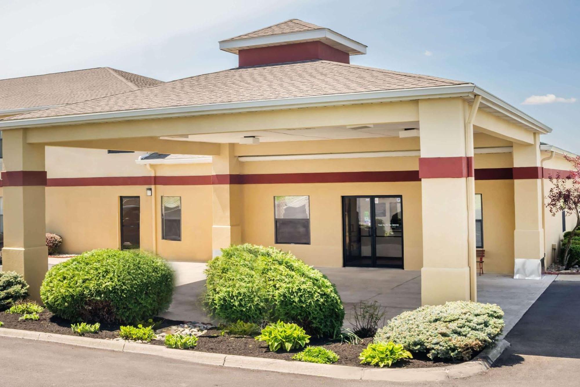 ホテル スーパー 8 バイ ウィンダム ベルフォンテーン Bellefontaine エクステリア 写真