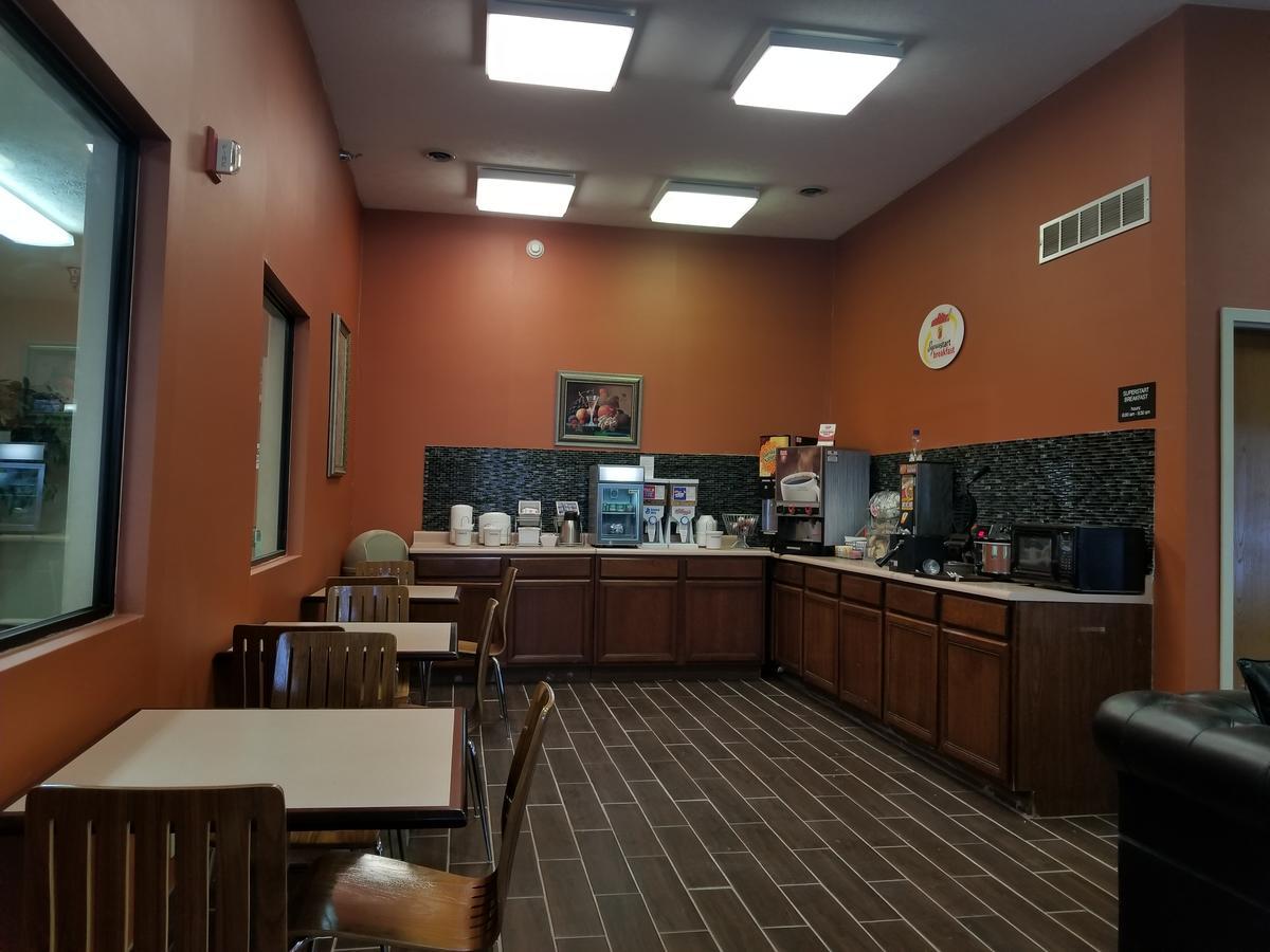 ホテル スーパー 8 バイ ウィンダム ベルフォンテーン Bellefontaine エクステリア 写真